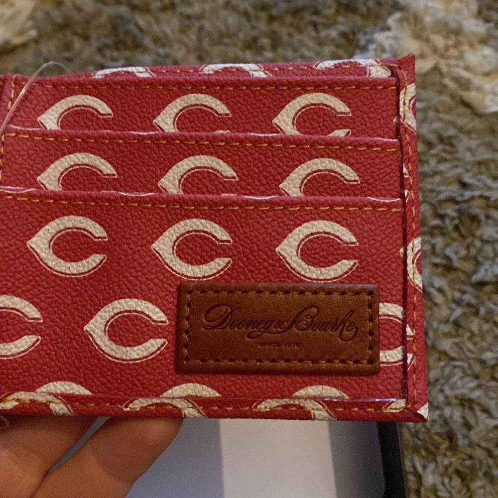 Men’s Leather Dooney & Burke Cincinnati Reds Wallet and Laces Bundle - Picture 2 of 10